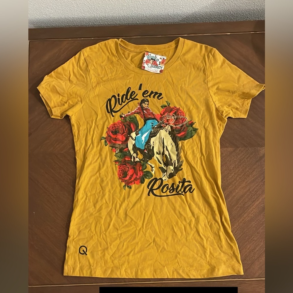 Quincy ride em Rosita, yellow shirt with tags